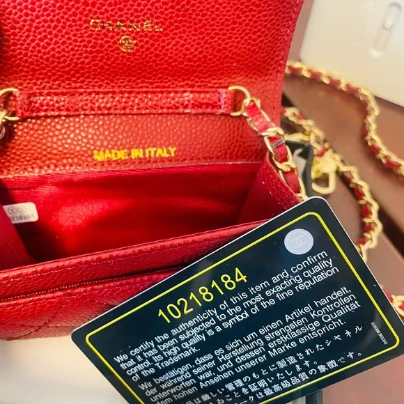 🥰♥️ Chanel Red Mini Quilted Bag with Gold Chain - Picture 2 of 5